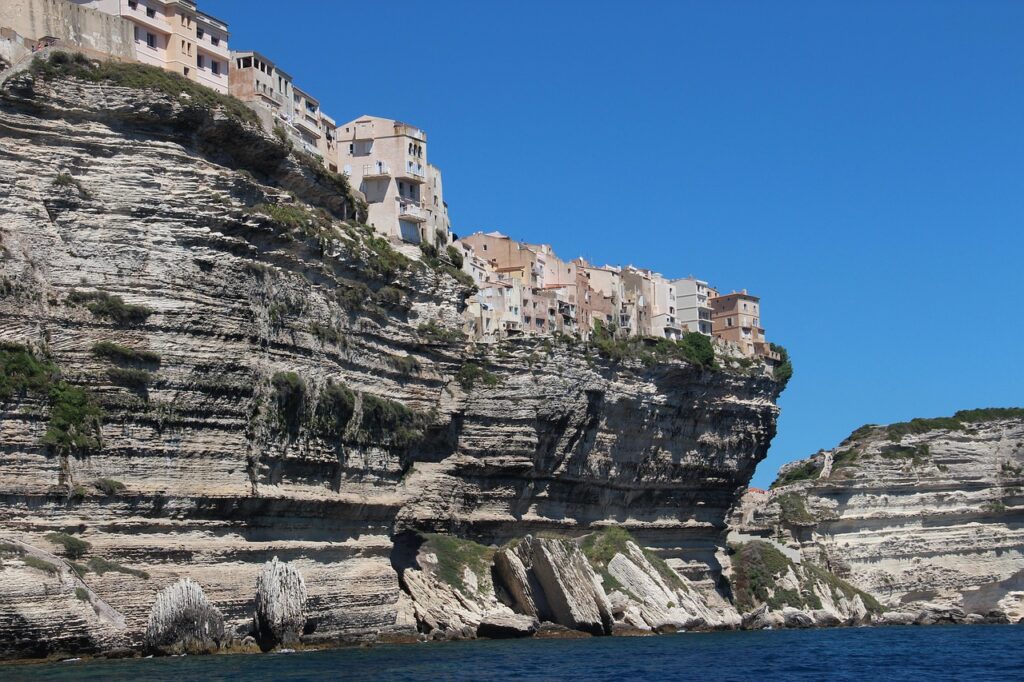porto di Bonifacio con la cittadella e barche