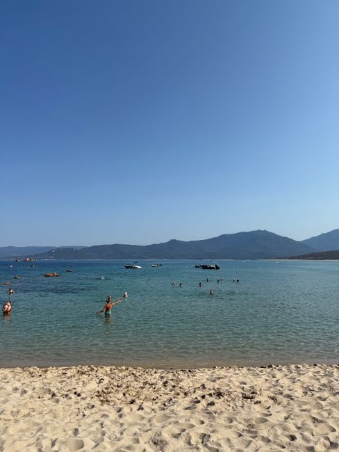 spiaggia di Propriano con acqua turchese in una giornata di sole