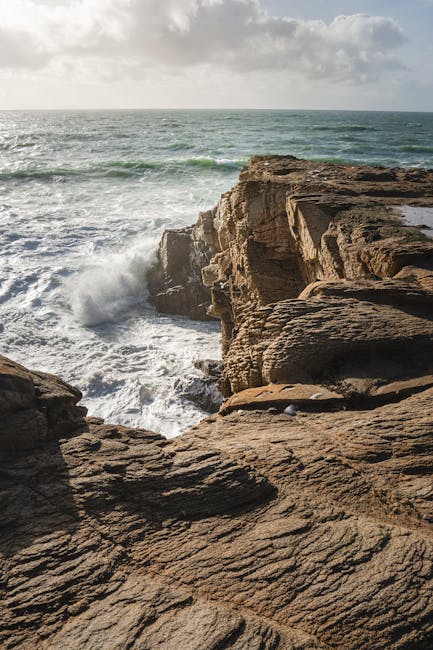 Quiberon — dzikie wybrzeże z klifami i falami