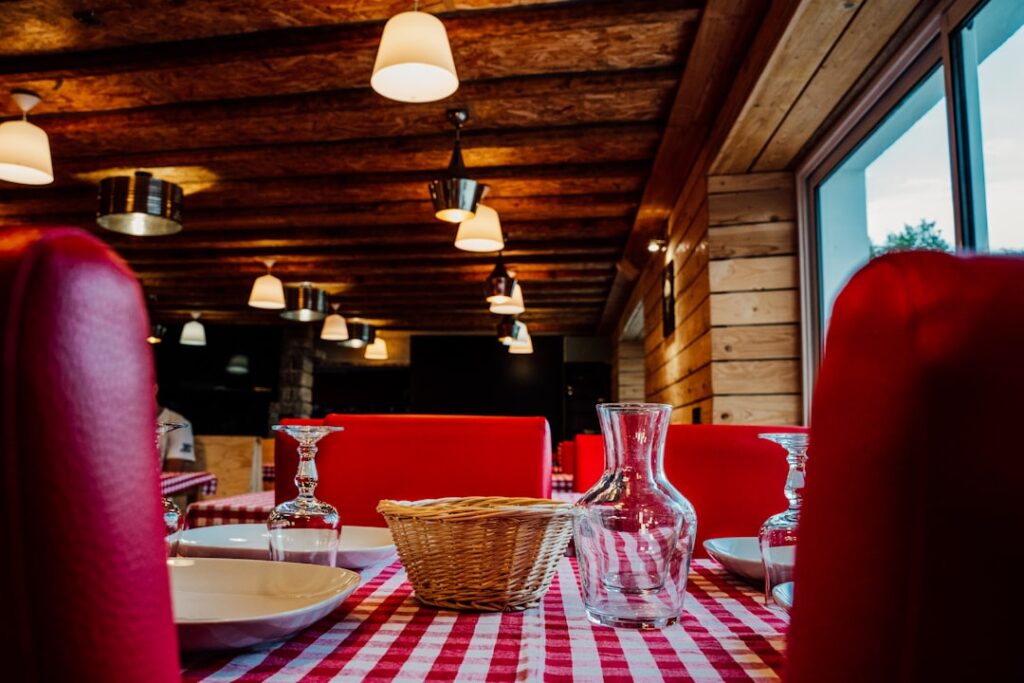 Traditionele Bretonse crêperie interieur - La Bigoudène Pont-l'Abbé