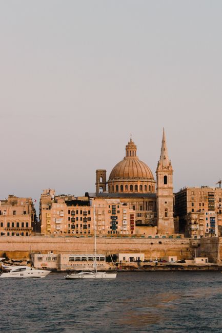 Elegant Mediterranean seafront restaurant with harbour view in Valletta