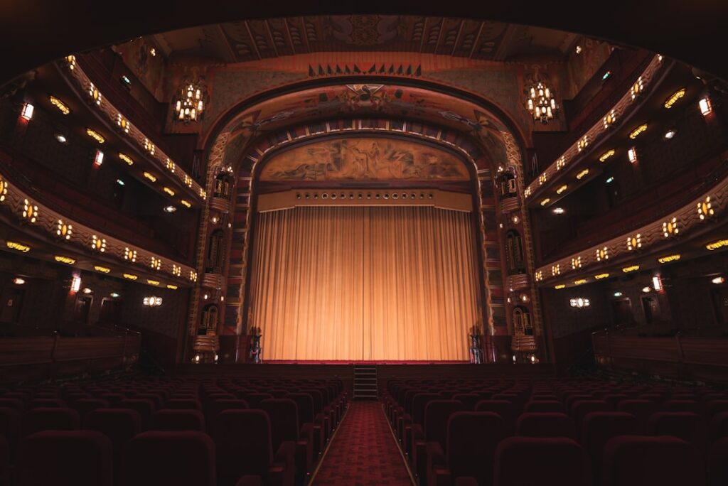 Wnętrze Manoel Theatre z miejscem dostępnym dla wózków