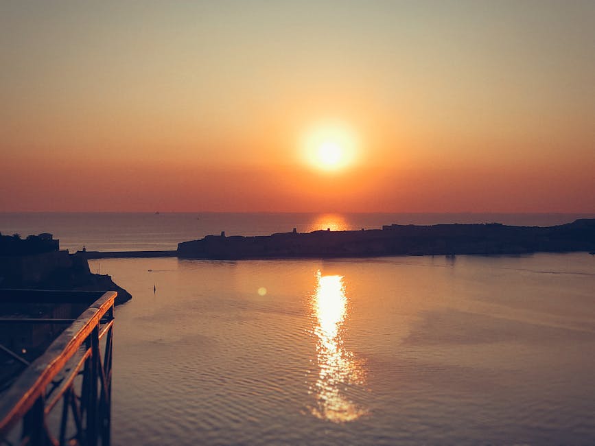 Panoramic harbour view at sunset for gourmet dining in Valletta