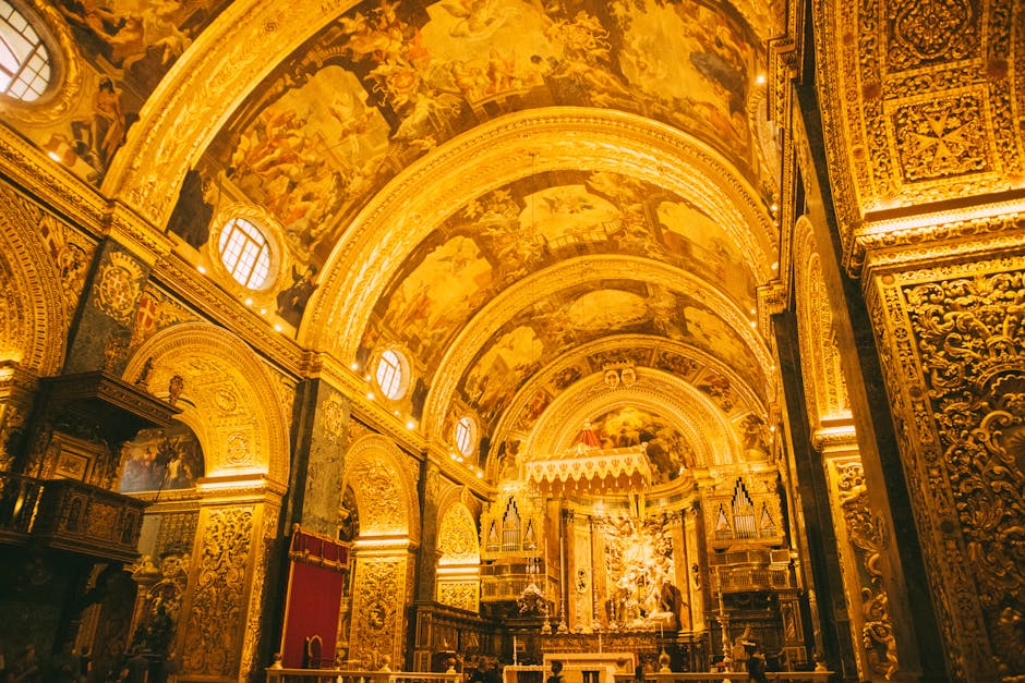 Wnętrze St. John's Co-Cathedral z trasą dostępną dla wózków