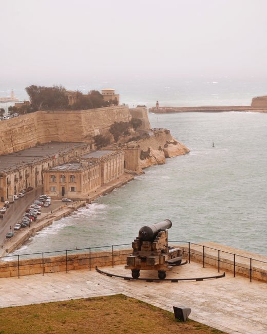 Widok panoramiczny Upper Barrakka na Grand Harbour w Valletcie