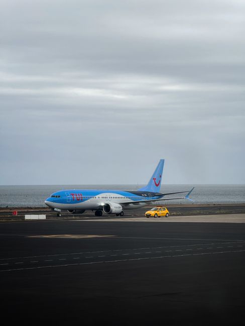 Autovermietungsschalter im Terminal des Flughafens Gran Canaria