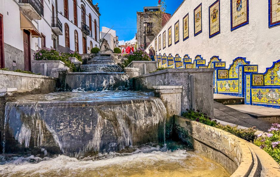 Passeggiata d'acqua di Firgas con canali decorativi