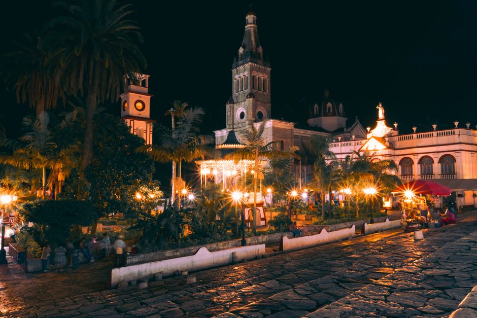 Plaza del Pino e basilica di Teror