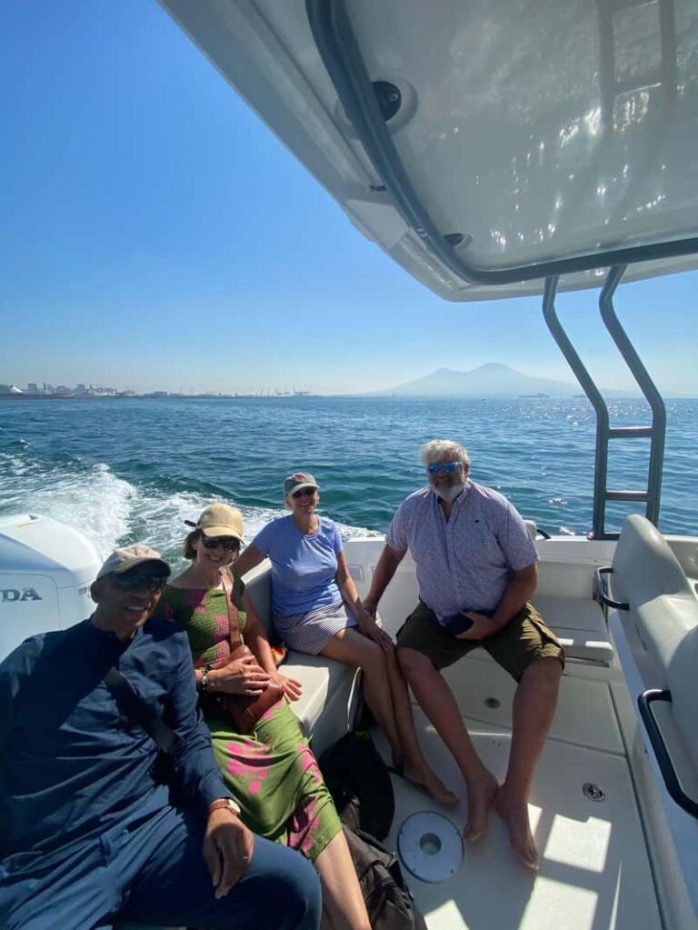 Explorer la côte en bateau privé