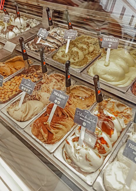 Vetrina del gelato con gusto tiramisù e pistacchio a San Gimignano
