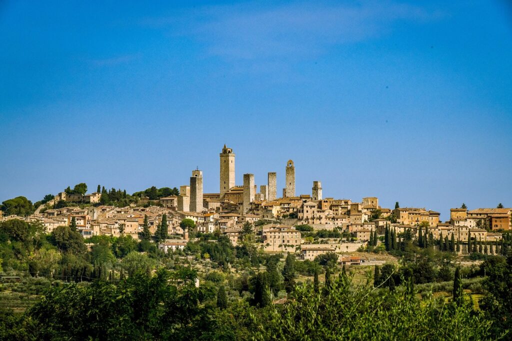 Panorama delle torri medievali e delle colline circostanti di San Gimignano