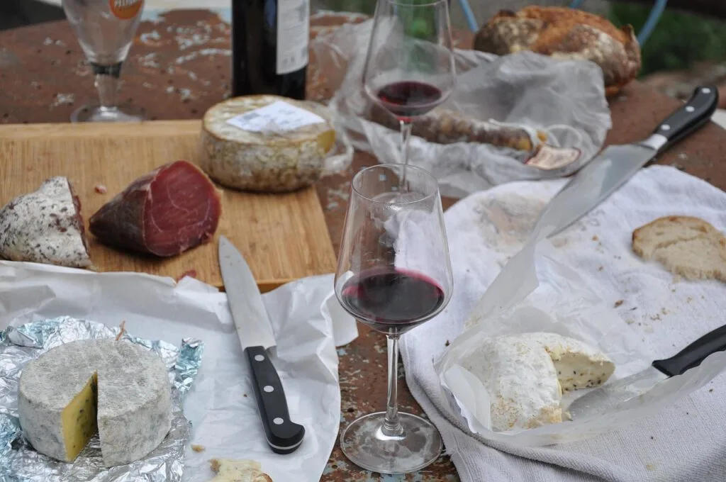 Small picnic on Lucca’s city wall with olives, bread and cheese