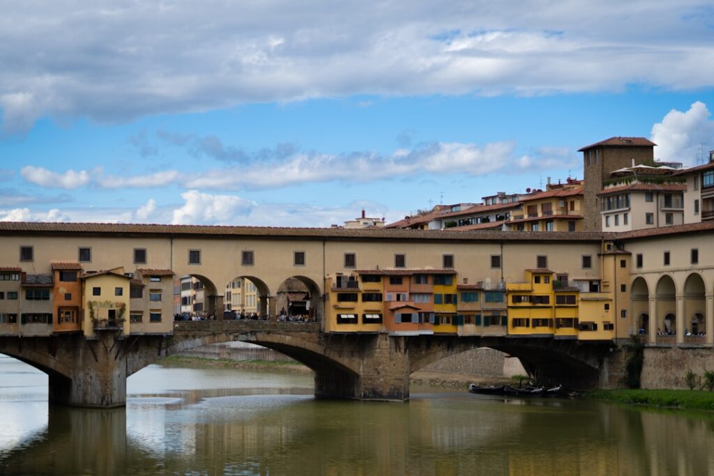 Ponte Vecchio brug over de Arno in het hart van Florence