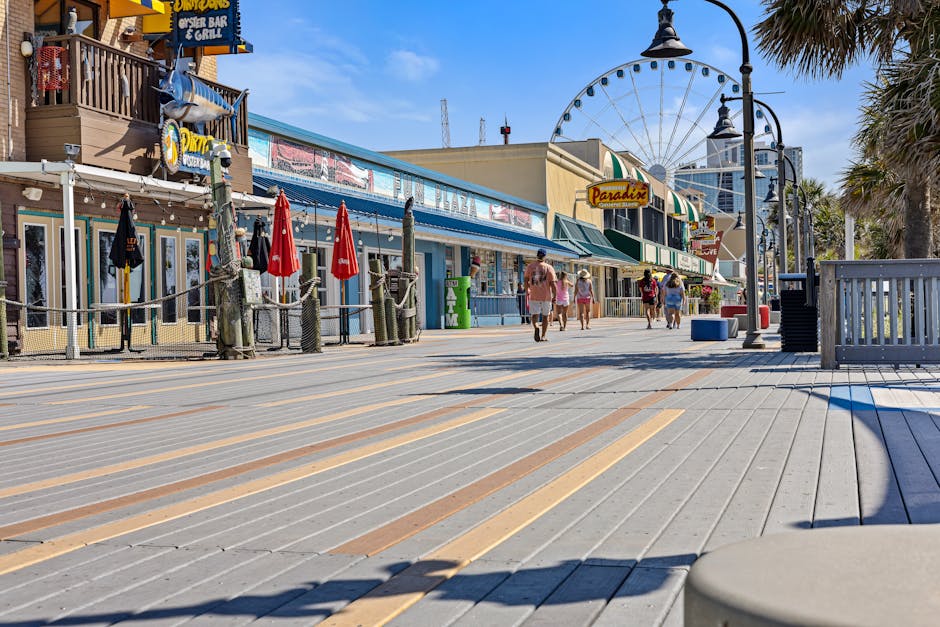 Famiglia sulla passeggiata di Viareggio vicino alla spiaggia