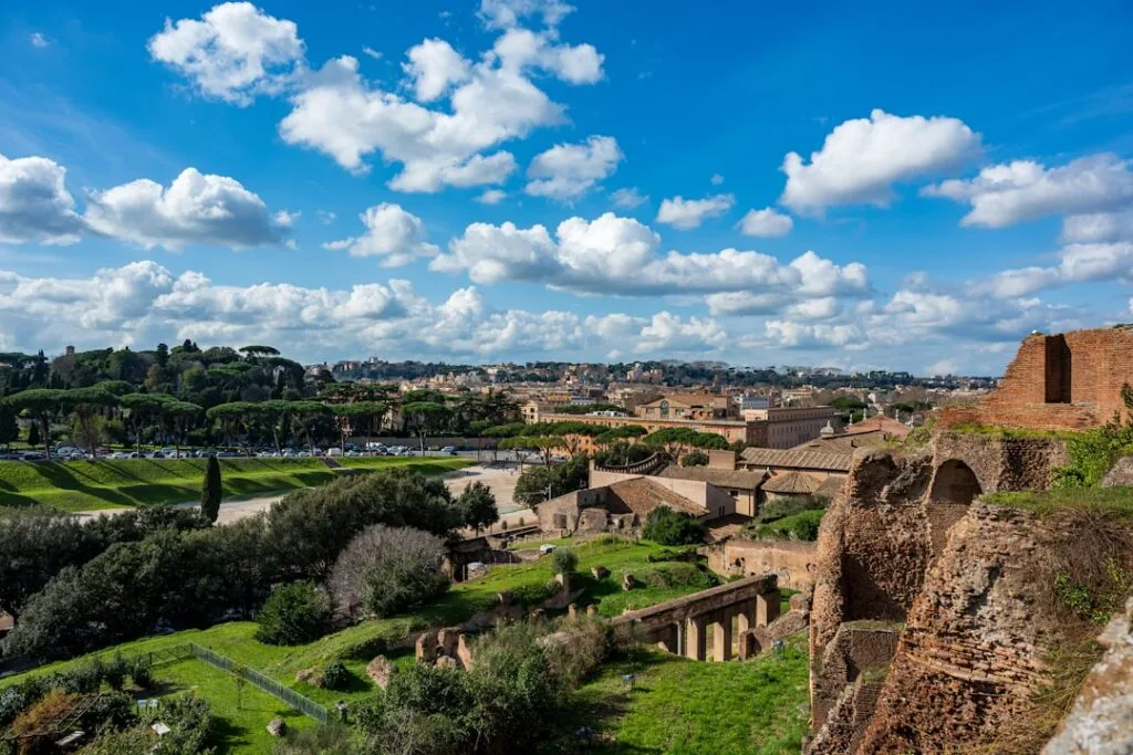 Panorama sur le Circo Massimo et les collines environnantes à Rome