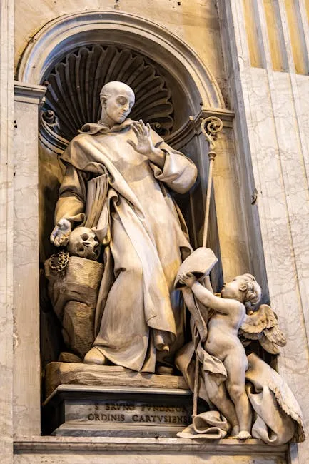 Statue de marbre d'un moine avec crâne et putto, niche d'église romaine