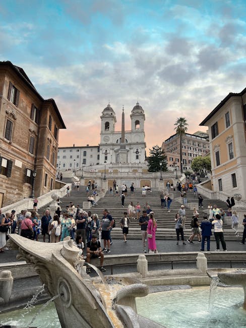 Escalier de la Trinità dei Monti à Rome, foule et fontaine en premier plan