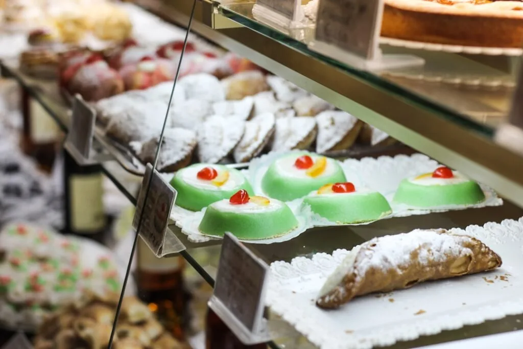 Warm pasticciotto display at Pasticceria Natale