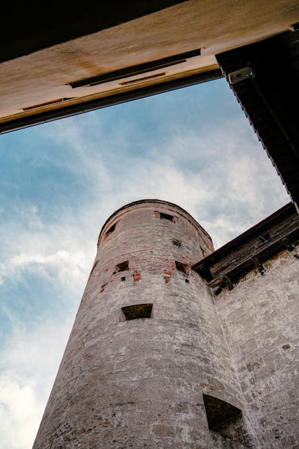 torre in pietra di una fortezza storica a Torino