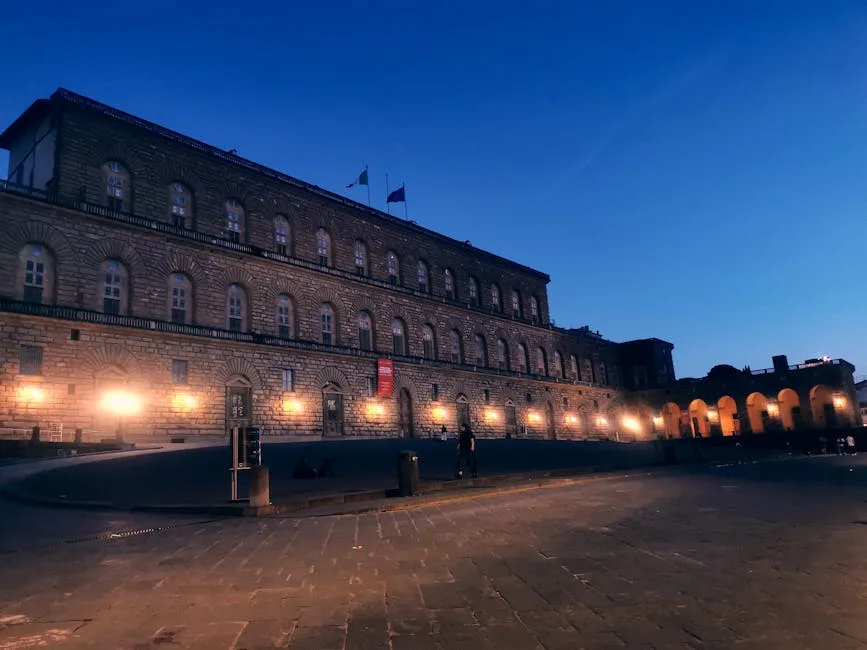 Façade éclairée d'un palais Renaissance sous un ciel bleu nuit