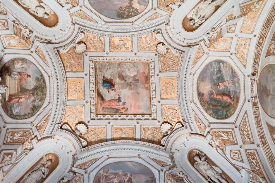 Affreschi e soffitto decorato all'interno del Ristorante Del Cambio