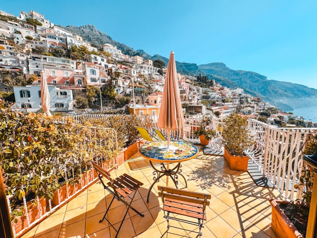 Frühstücksterrasse mit Meerblick in Positano