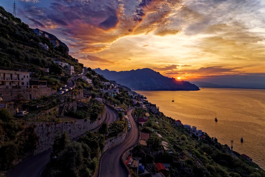 Conca dei Marini Bucht bei Abendlicht