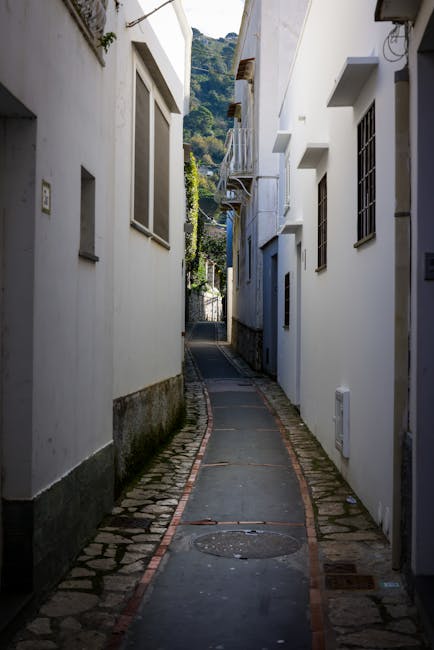 Dorfstraße in Conca dei Marini bei Sonnenaufgang