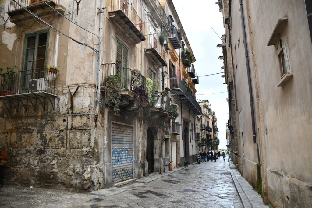 medieval alley Palermo Giudecca shadows