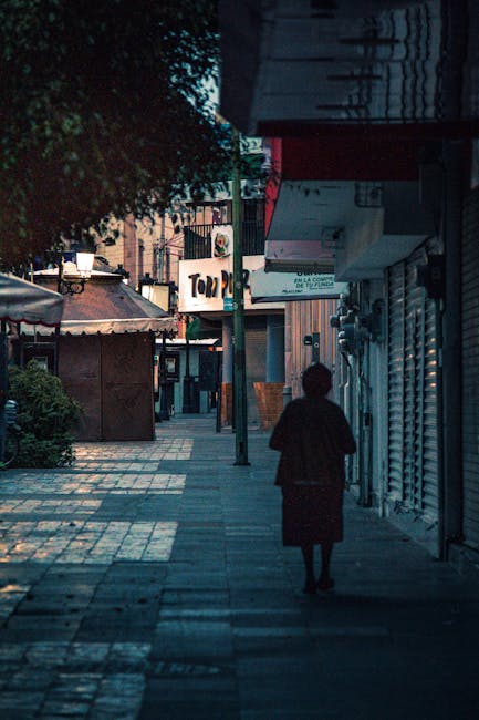 Evening street scene in Kalsa neighborhood