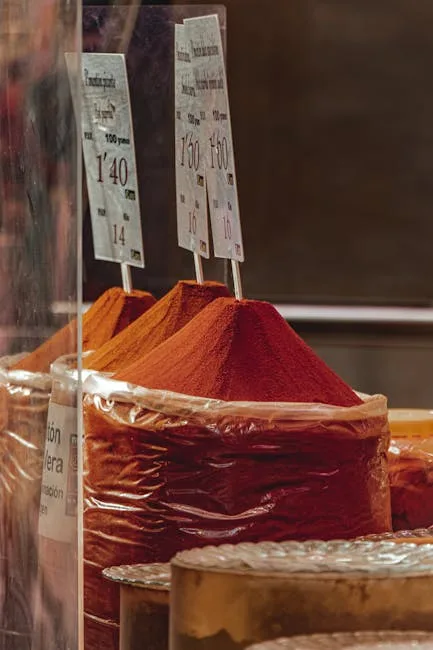 Pyramides de paprika rouge avec étiquettes de prix au marché de Palerme