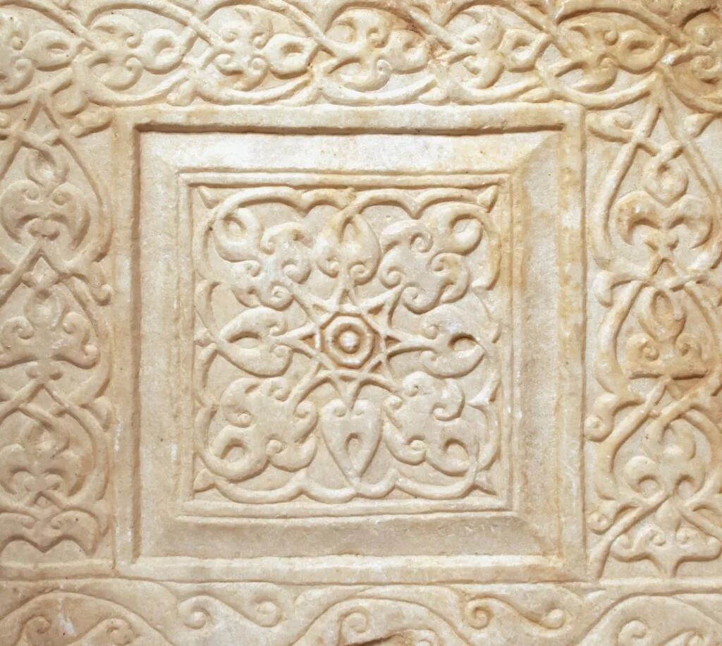 Détail de pierre sculptée ornementale à motif étoilé, Palermo