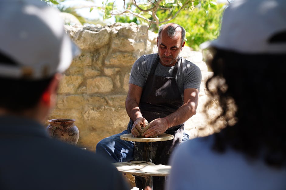 Lokaler Handwerker demonstriert Keramik in Matera