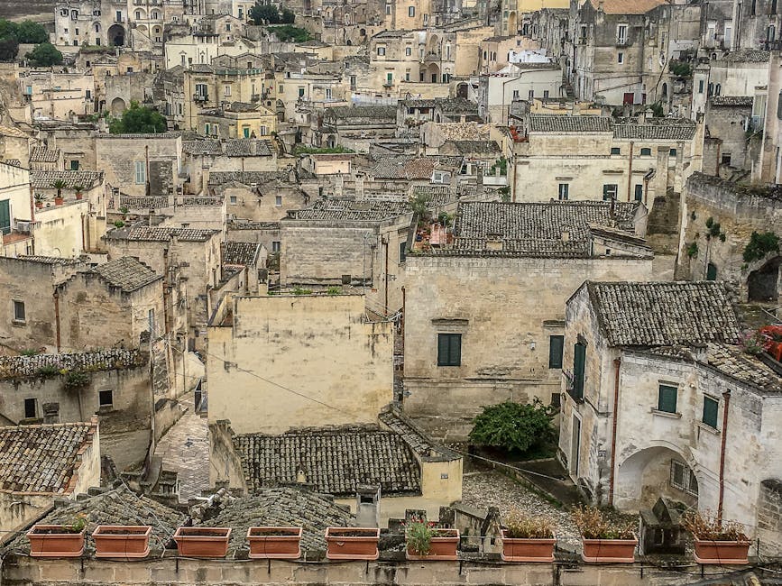 Nahaufnahme der verwinkelten Kalksteindächer in den Sassi von Matera.