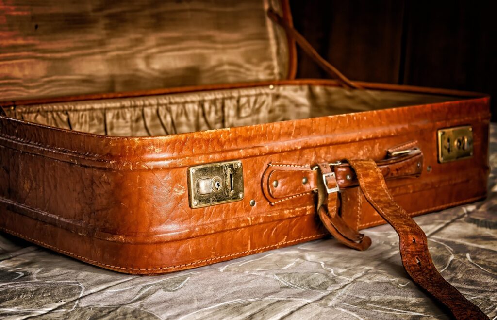 close-up of vegetable-tanned leather pieces in Laboratorio Cuoio Antico