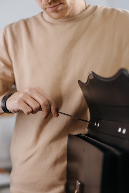 repair workshop mending a leather bag at Atelier Rinnova on Via San Biagio