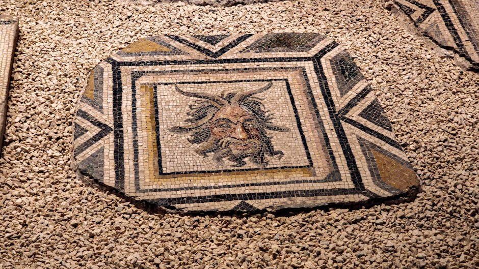 Fragment mozaïek met baardig gezicht op grindvloer in Padua