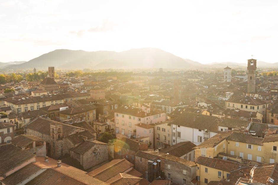 Sonnenuntergang über den Dächern der mittelalterlichen Stadt Marostica