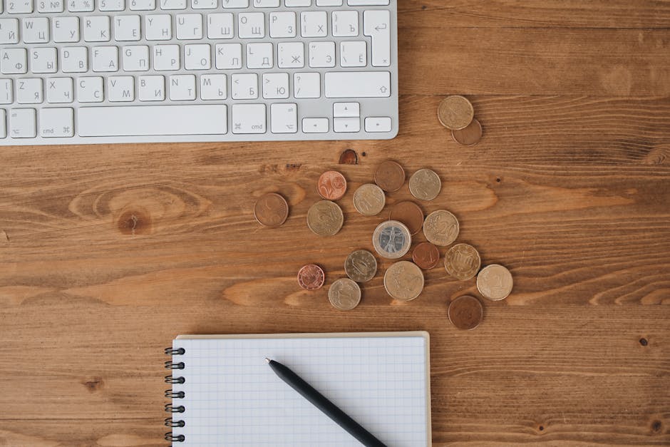 Clavier, pièces et carnet annonçant le budget pour le Lac de Garde