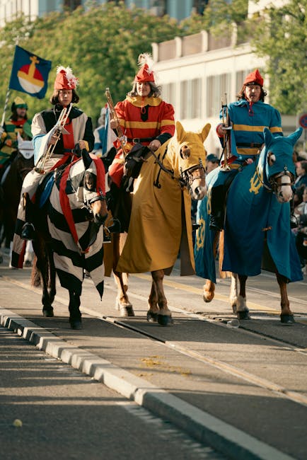 Cavalieri in costume a cavallo durante la Cavalcata di Sassari, Sardegna