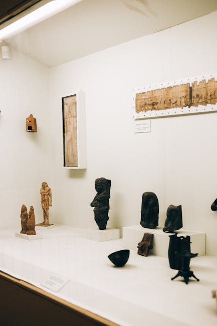 Vitrine de musée exposant statuettes et artefacts archéologiques en Sardaigne
