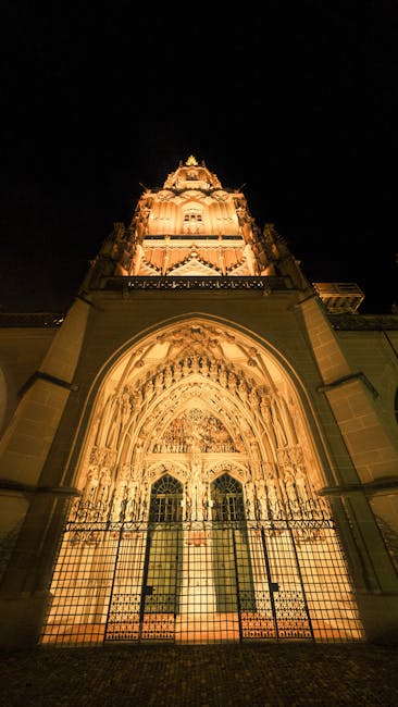 detail van verlichte façade van de kathedraal van Parma