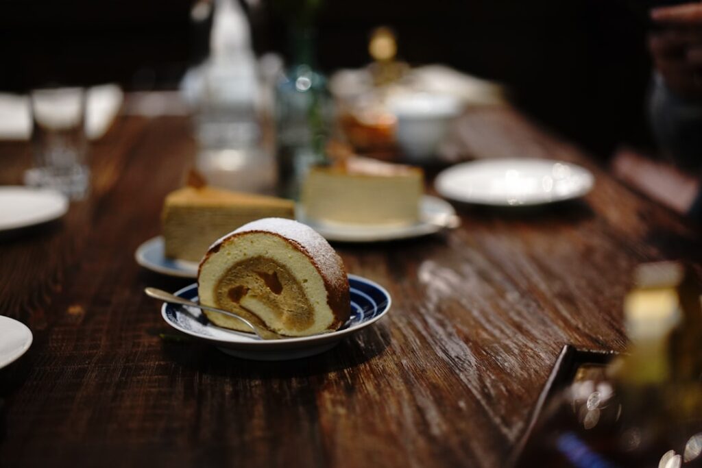 Stół z kręgami sera Parmigiano Reggiano