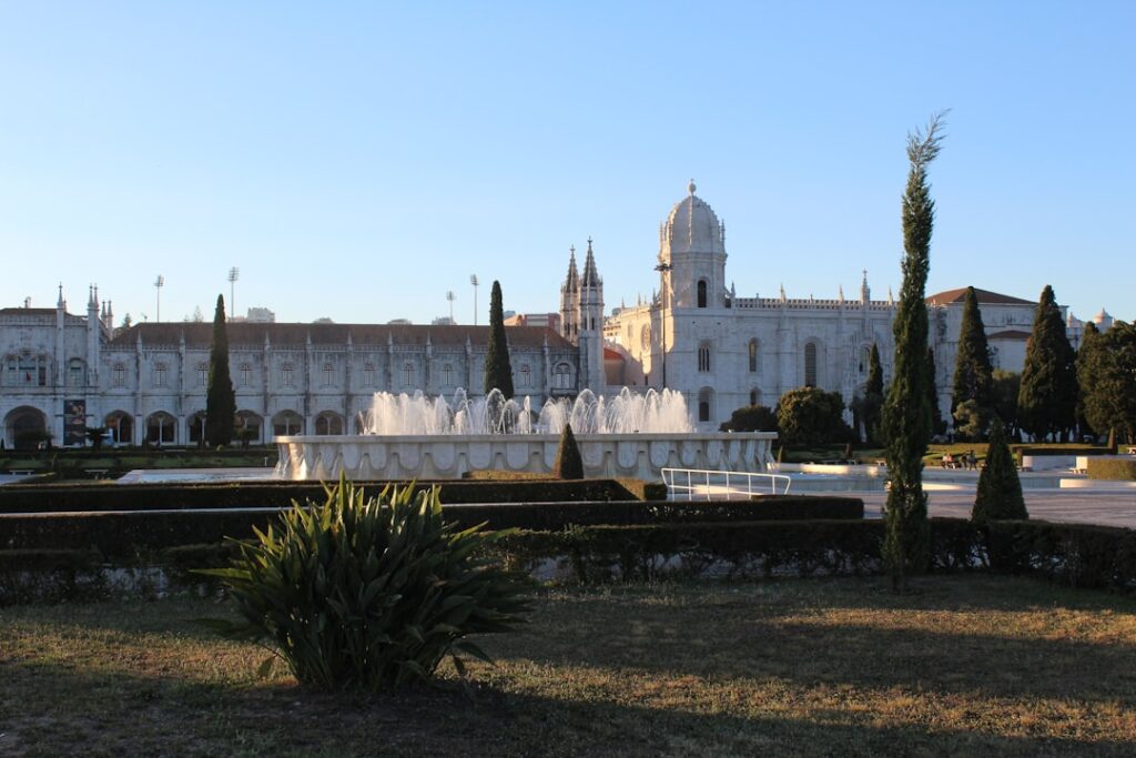 Belém pastry shop and Jerónimos Monastery view