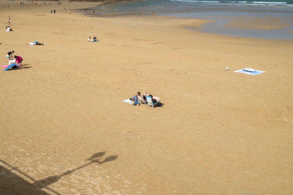 Costa da Caparica family beach sunny day