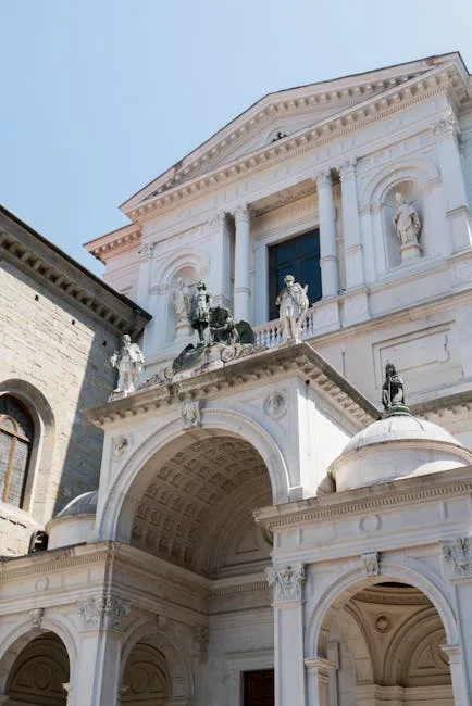 Außenansicht der Accademia Carrara in Bergamo, klassizistisches Gebäude