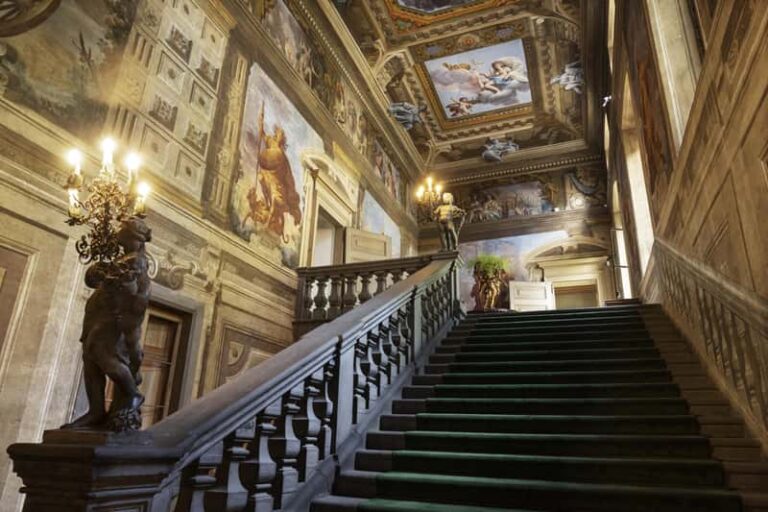 Palazzo Moroni — baroque et jardin privé