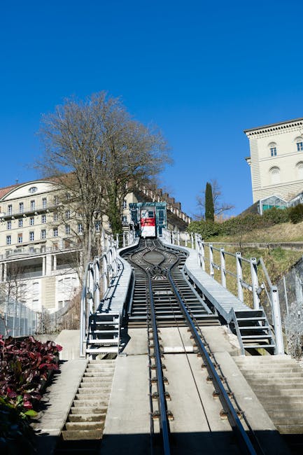 Salita in funicolare a Bergamo con veduta urbana