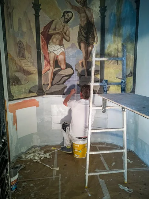 Artisan restaurateur repeignant une fresque dans une chapelle de Bergame