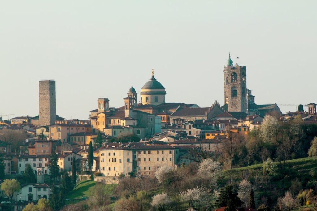 Alba sullo skyline della Città Alta di Bergamo